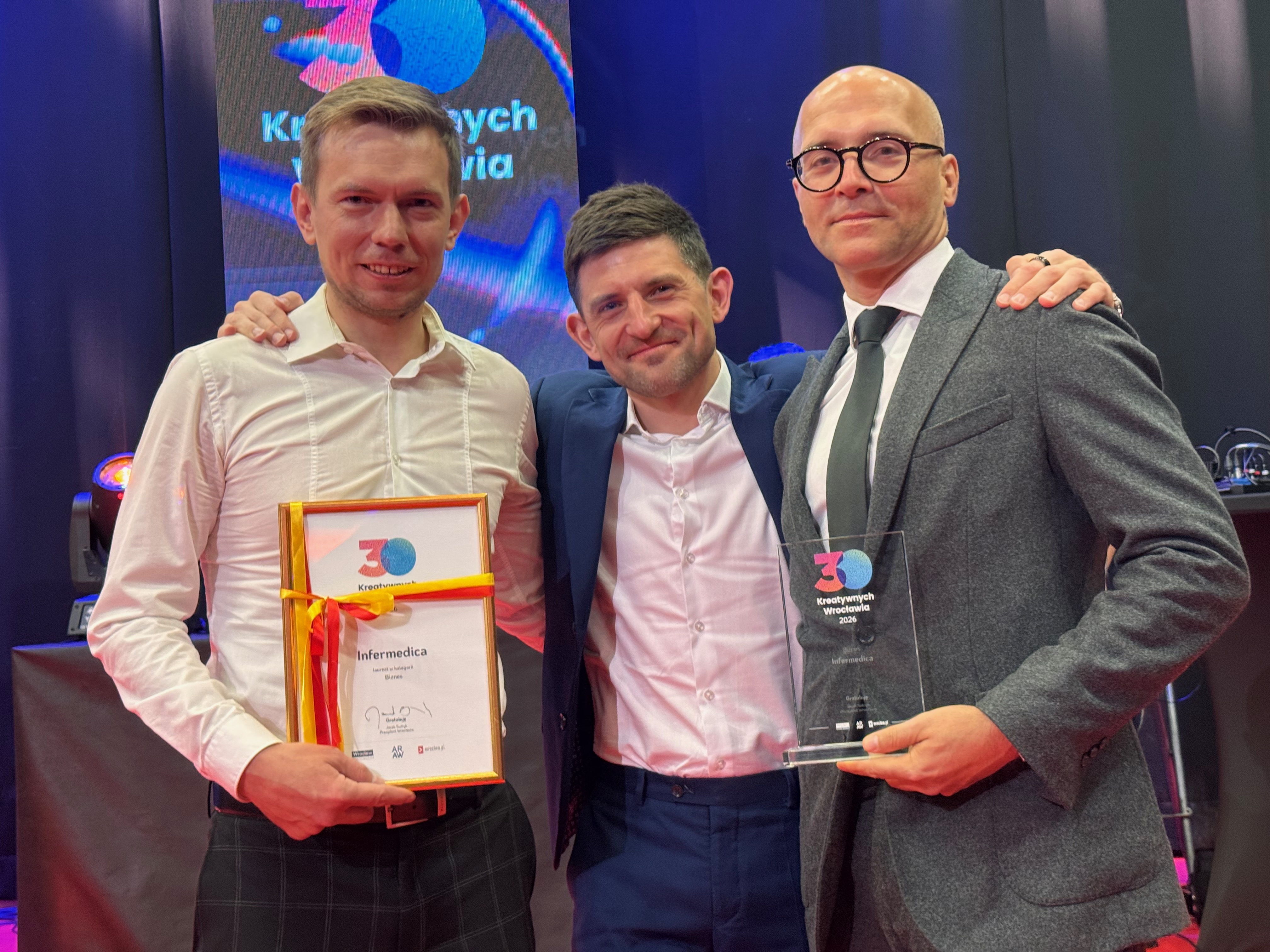 I jeszcze raz skład reprezentujący Infermedica - od lewej ja (zespół Clinical Validation), Piotr Orzechowski (prezes), Mateusz Głód (zespół Clinical Validation oraz Clinical Safety Officer)